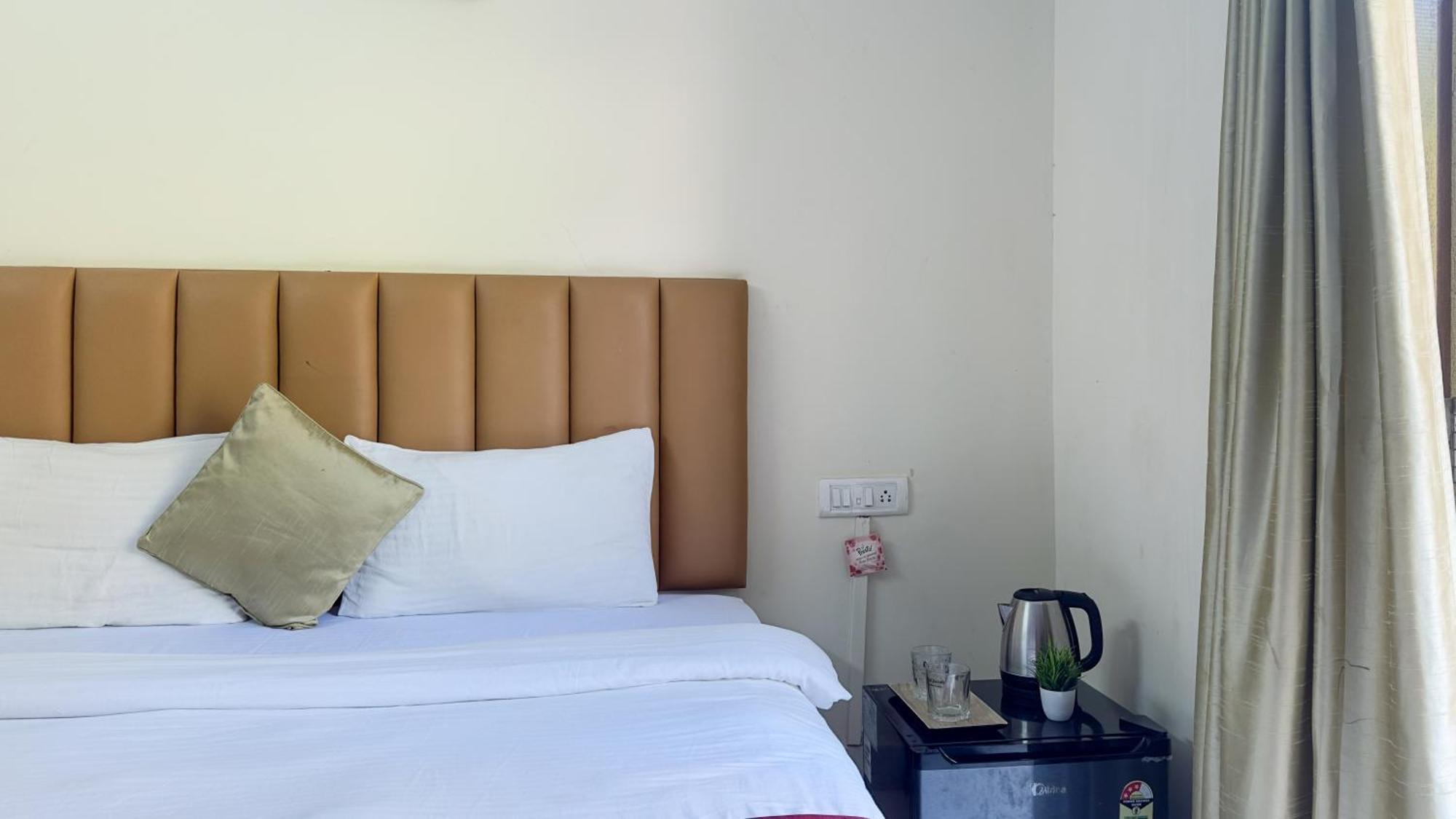Hotel Leela Inn Candolim Marmagao Esterno foto